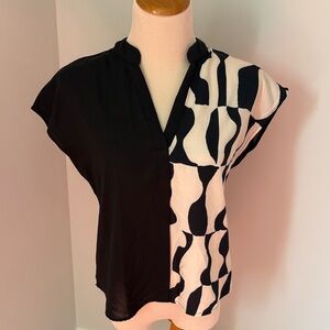 SHEIN Black and White Abstract Split Cap Sleeve Top